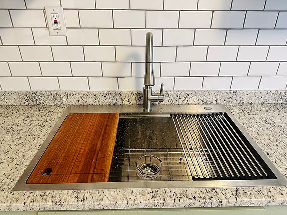 Commercial deep sink