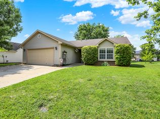 902 Helm Dr, Avon, IN 46123