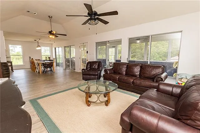 3 bed, 2.0 bath, 1485 sqft, $2,900 — Photo 4