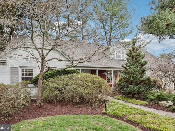 5805 Marbury Rd, Bethesda, MD 20817