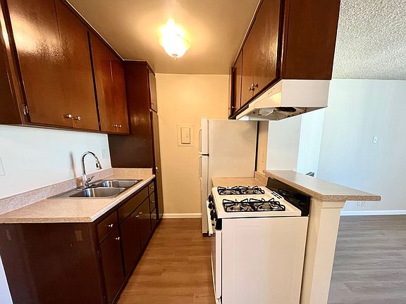 5th image of 18550 Prairie St #19