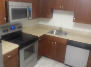 35 Briarwood Ln APT 4, Marlborough, MA 01752