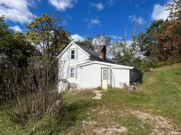 70 Mill Ln NE, Christiansburg, VA 24073