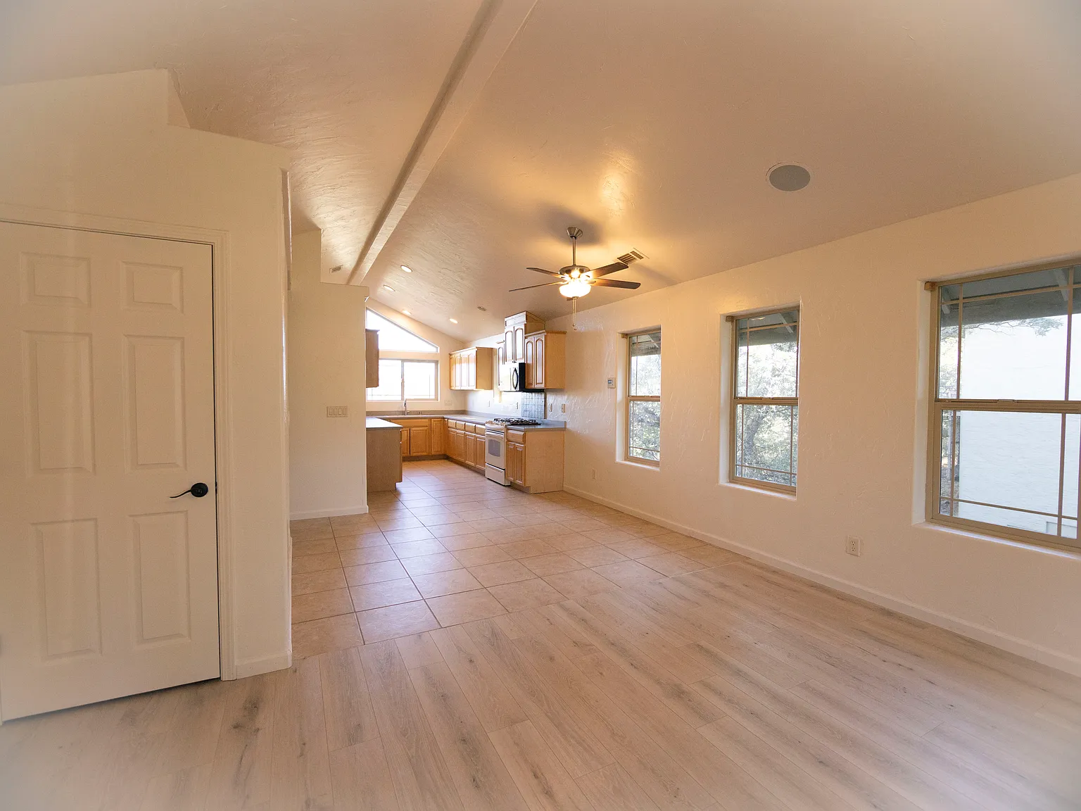 3 bed, 1445 sqft, $2,100 — Photo 3