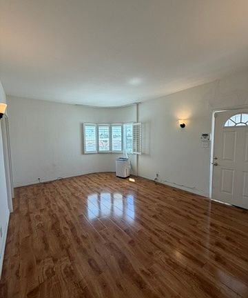 4th image of 839 N Alexandria Ave