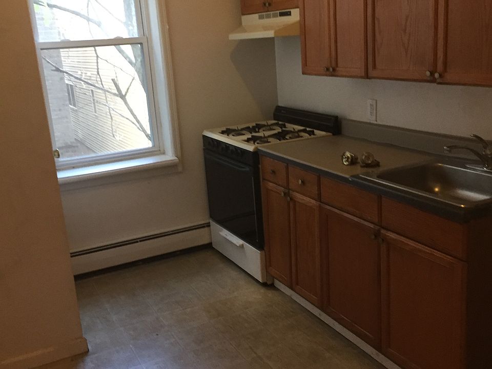 2nd image of 309 11th St APT E4
