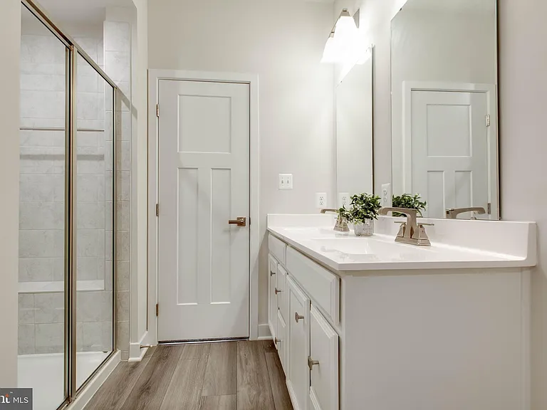 7523 Bharat Way — Photo 24