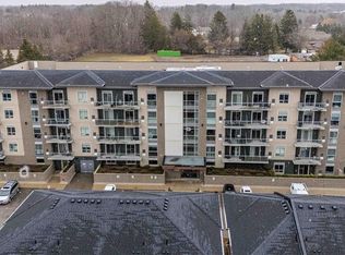 16 Markle Cres #504, Hamilton, ON L9G0H4