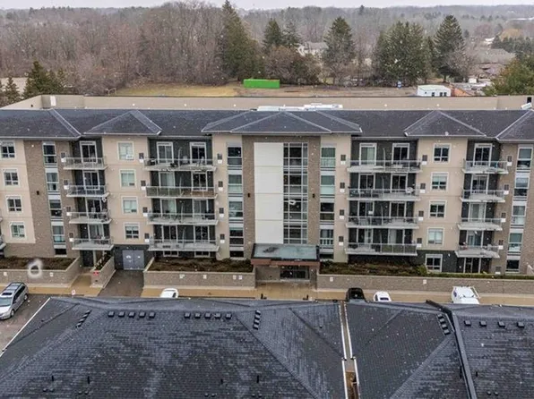 16 Markle Cres #504, Hamilton, ON L9G 0H4