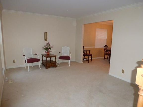 4th image of 8383 Woodcreek Dr