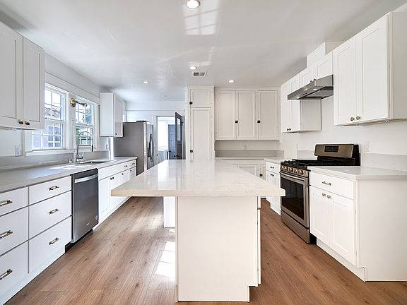 5th image of 225 N Harvard Blvd #A