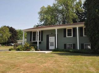19 Oak Hill Ter, Penfield, NY 14526