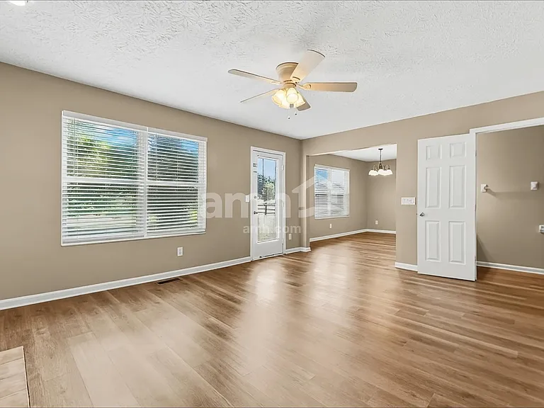 924 Bamburgh Dr — Photo 9