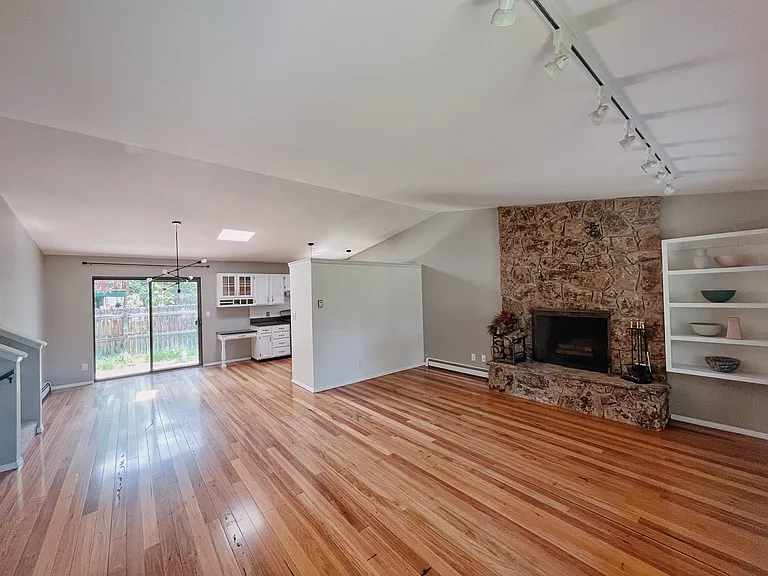 106 Bobcat Ct — Photo 5