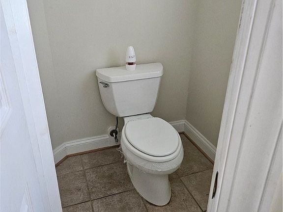 4th image of 4897 Kings Pond Pl