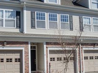 84 Park Place Cir, West Hartford, CT 06110