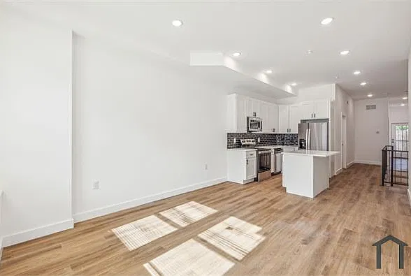 2 bed, 900 sqft, $1,550 — Photo 2