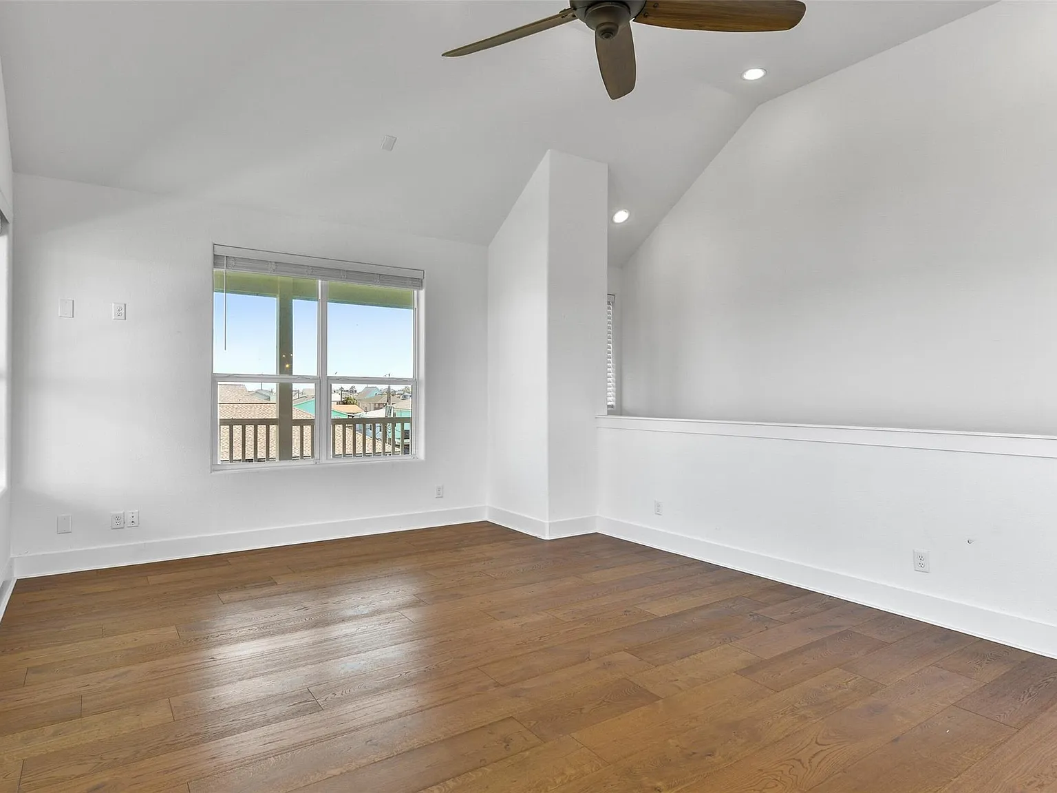 4 bed, 3.0 bath, 1582 sqft, $3,500 — Photo 3
