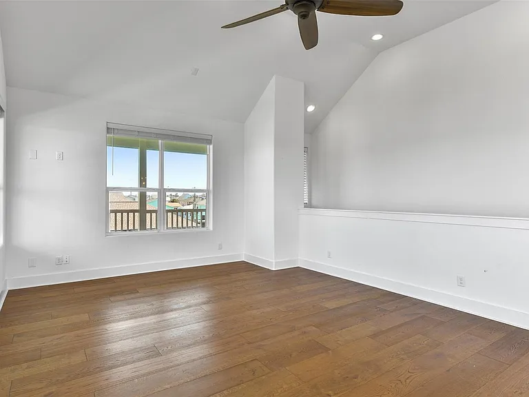 4006 Fort Bend Dr — Photo 3
