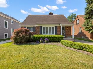 2810 Manchester Rd, Birmingham, MI 48009