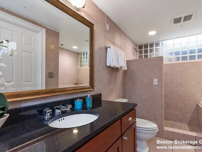 8 Howell St — Photo 5