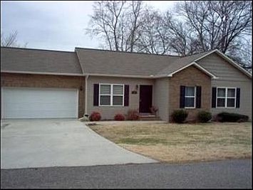 1st image of 240 Pinecrest Cir