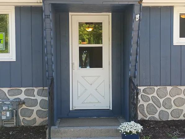 N52W35179 W Lake Dr, Oconomowoc, WI 53066