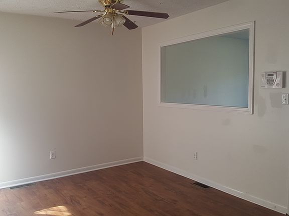 5th image of 208 Searcy St