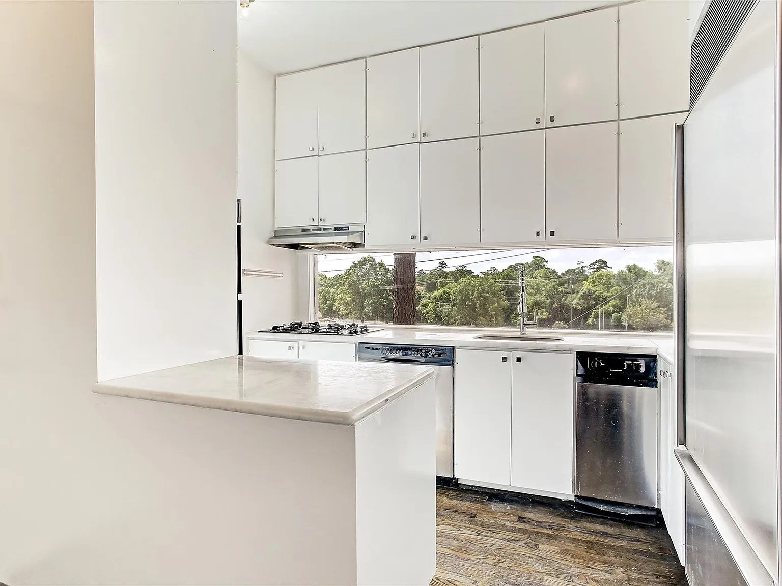 4 bed, 3.5 bath, 2486 sqft, $3,000 — Photo 3
