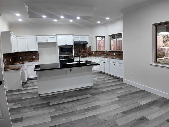 4th image of 2991 E Cromwell Ave