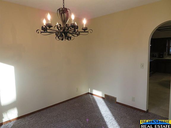 4th image of 4905 N 105th St