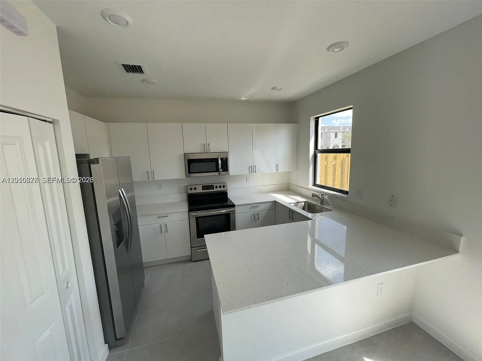 Silver Palm Residential H — Photo 4