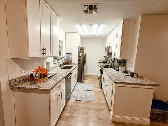 3rd image of 49 W Marbrisa Way
