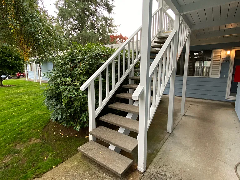 1347 Fir St S — Photo 2