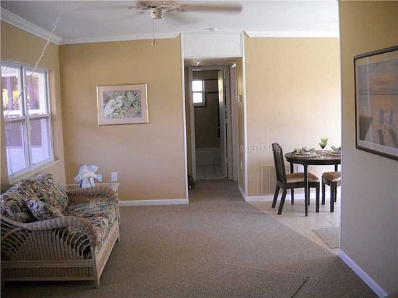 4th image of 701 Floral Ln