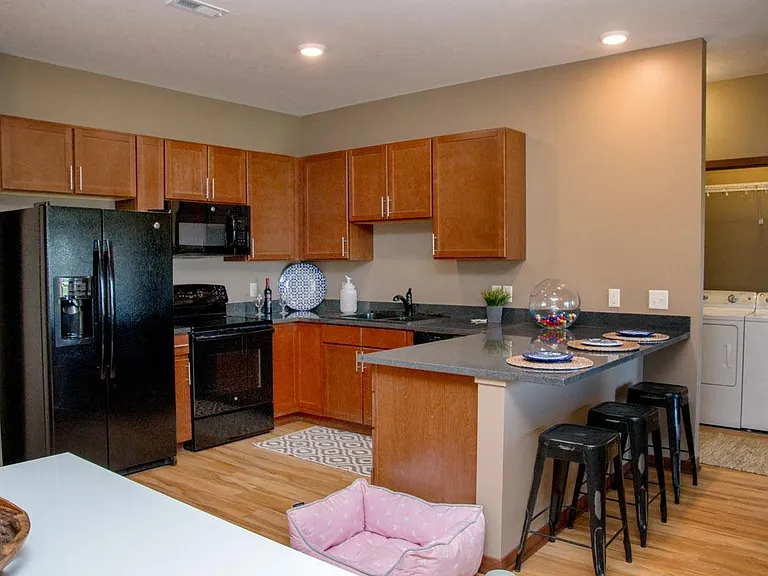 The Flats at 84 — Photo 124