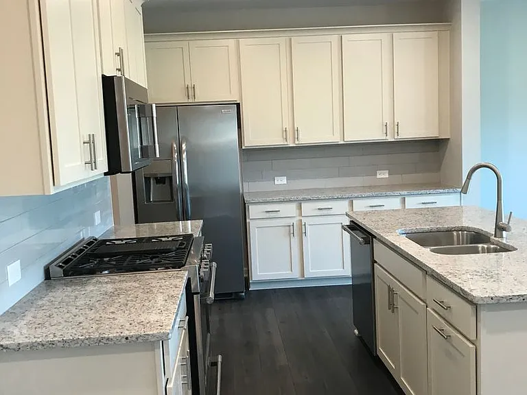 1302 Endicott Ct — Photo 12