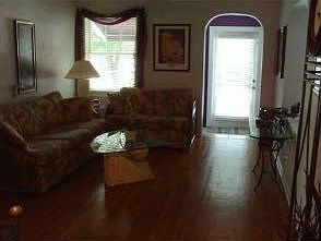 3rd image of 819 SE 2nd Ave