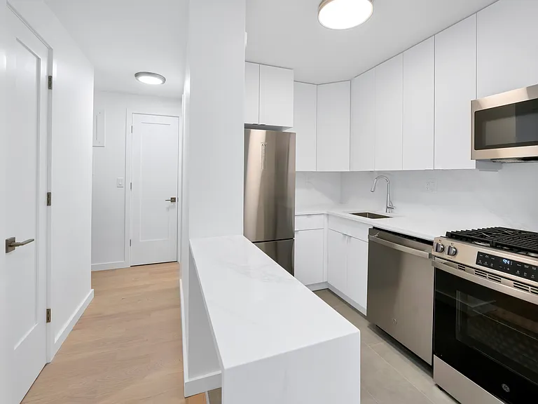 333 E 45th St #5E — Photo 1