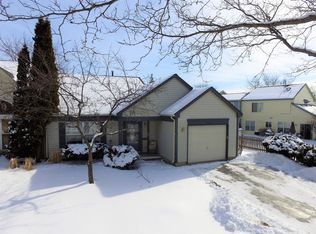 813 Buckingham Ct, Mundelein, IL