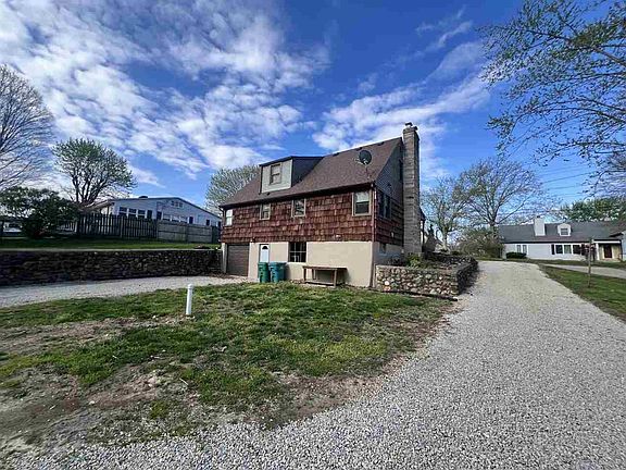 2nd image of 2724 E Fairoaks Dr