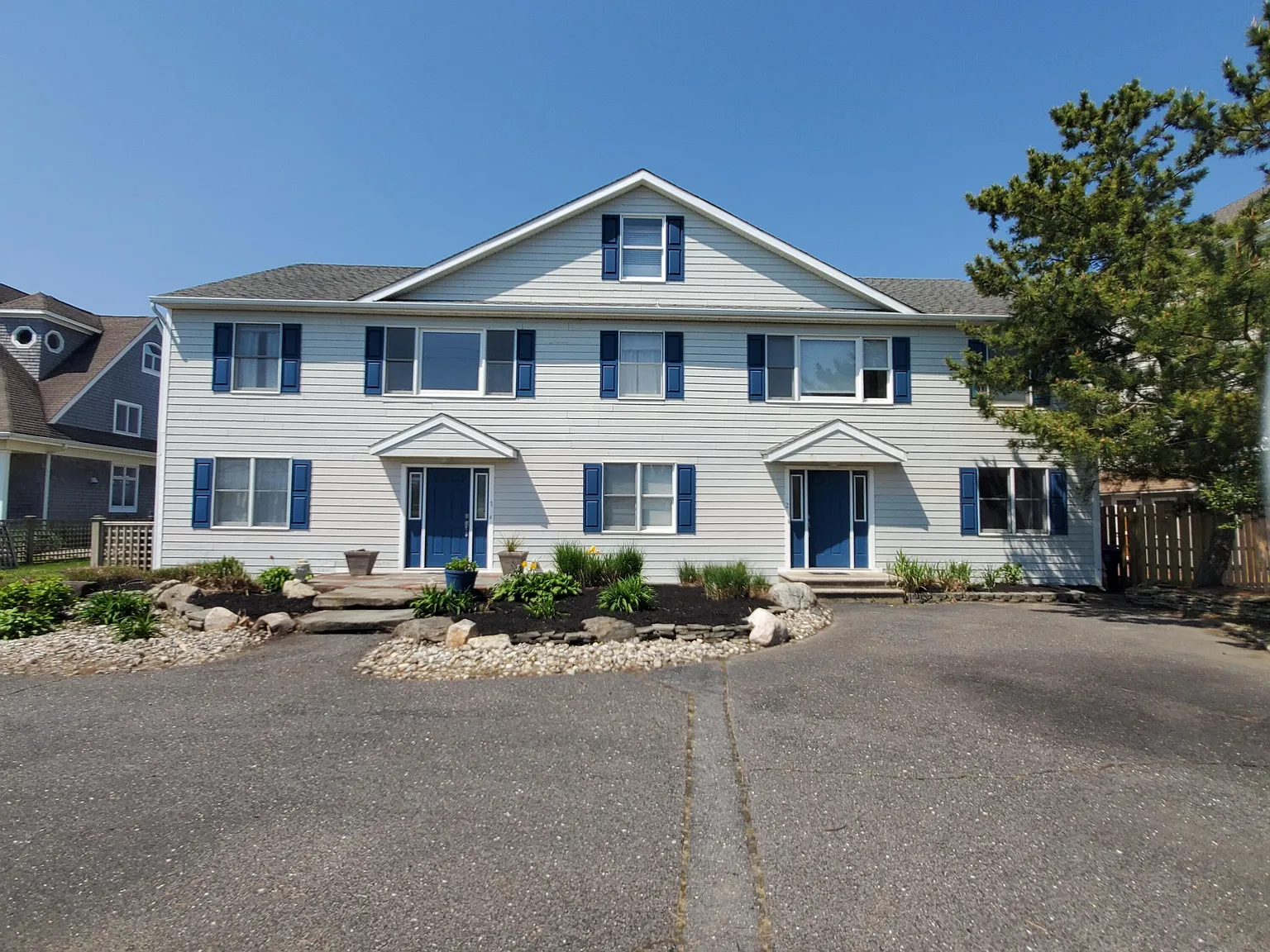 4 bed, 3200 sqft, $20,000 — Photo 2