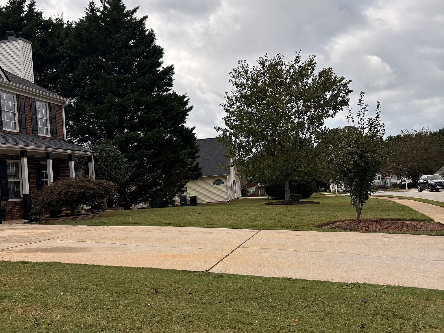 4 bed, 2.5 bath, 1800 sqft, $2,400 — Photo 2