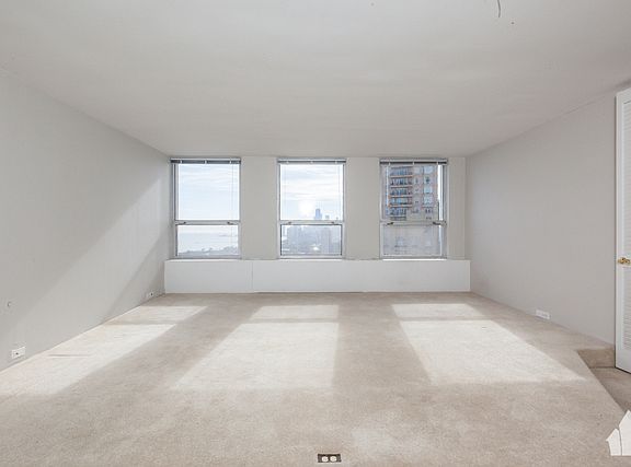 4th image of 2626 N Lakeview Ave APT 2804