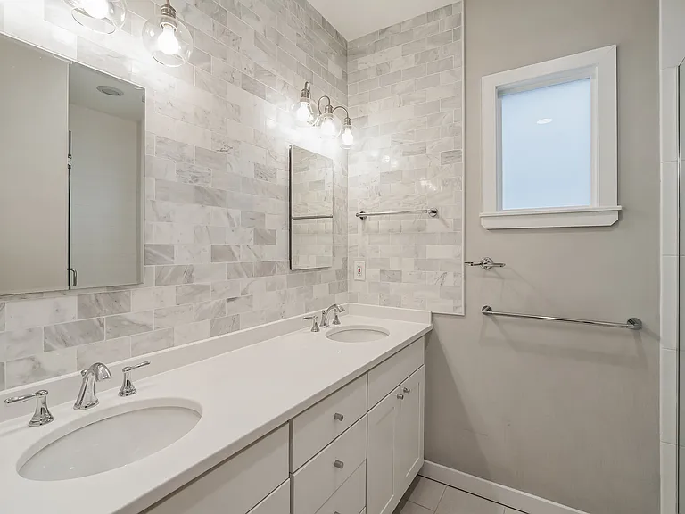 1246 E Fletcher St — Photo 24