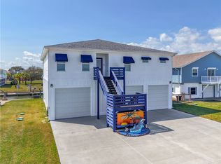 60 Magnolia St, Rockport, TX 78382