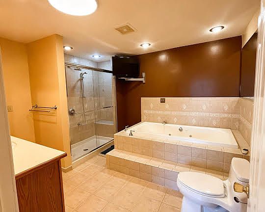 3rd image of 3827 S Archer Ave #1