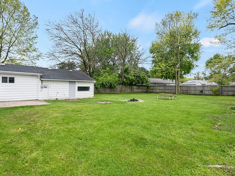 11969 Vistula Rd — Photo 14