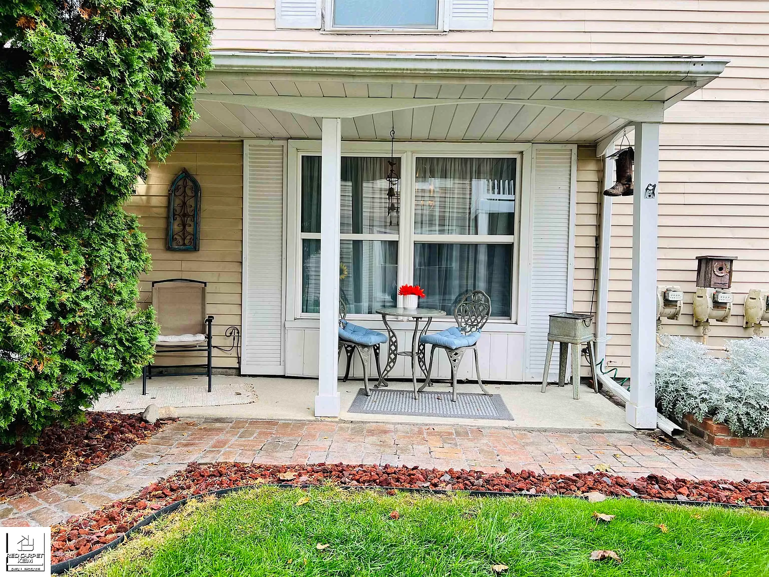 9433 Parkwood N photo 1