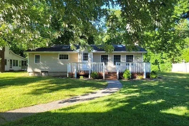 1st image of 119 Byram Ln